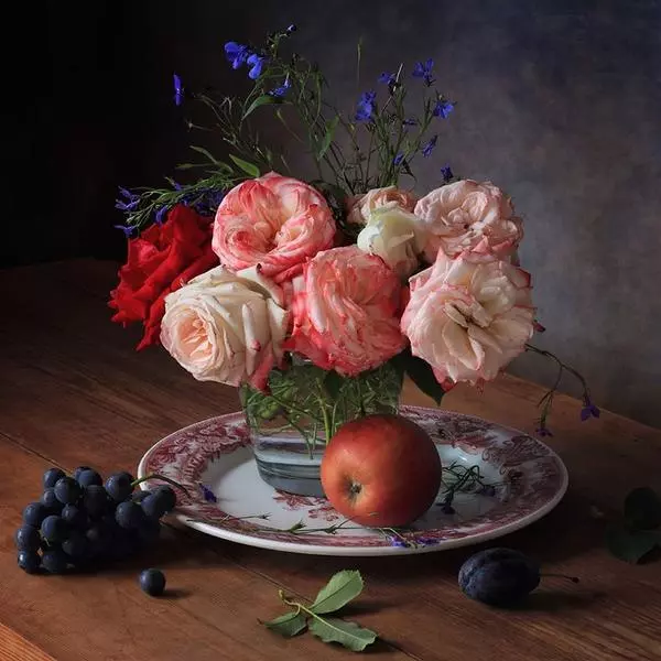 Still life with a bouquet of roses and peaches by Tatyana Skorokhod ...